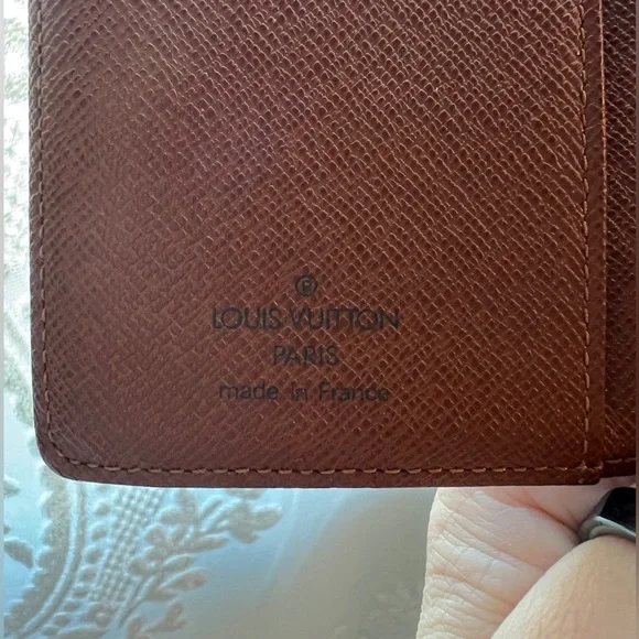 Louis Vuitton Agenda - Picture 7 of 10